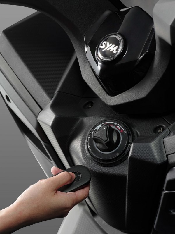 CRUISYM  300 ABS TCS E5+ 3